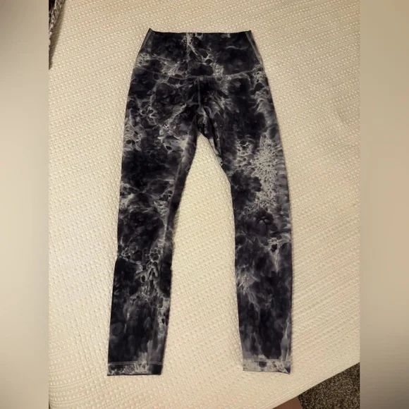 Lululemon Leggings - wunder under - Picture 1 of 4